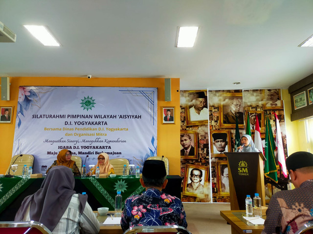 Forum Silaturahmi Pimpinan Wilayah ‘Aisyiyah (PWA) DIY bersama Dinas Pendidikan, Pemuda dan Olahraga (Disdikpora) DIY serta organisasi mitra di Grha Suara Muhammadiyah, Kamis (26/6). Foto: Dok. UNISA Yogyakarta