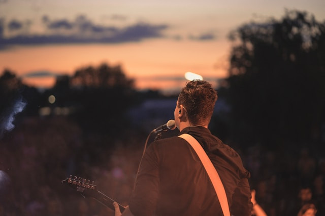 Ilustrasi untuk Makna Lagu Bayang-Bayang Dewa 19. Sumber: Unsplash/Dominik Kempf