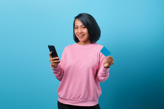 Ilustrasi tips agar bisa menabung walau gaji kecil - Sumber: unsplash.com/@bangunstockproductions