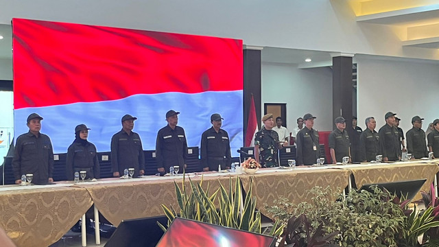 Mensos Saifullah Yusuf (Gus Ipul) dan Wamensos Agus Jabo menghadiri pembukaan retret Kepala Sekolah Rakyat tahap kedua di Pusdiklat Kesos, Margaguna, Jakarta Selatan, Rabu (2/7). Foto: Nasywa Athifah/kumparan