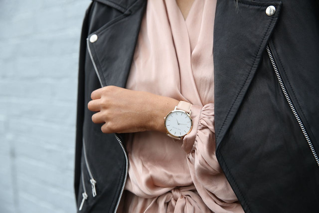 Ilustrasi jam tangan Alexandre Christie wanita terbaik. Sumber: pexels.com/The 5th