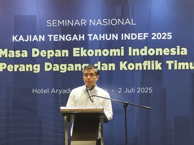 Menaker Yassierli dalam gelaran Kajian Tengah Tahun The Institute for Development of Economics and Finance (INDEF) 2025 di Jakarta, Rabu (2/7/2025). Foto: Widya Islamiati/kumparan