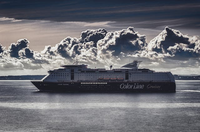 Cara beli tiket ferry Ketapang Gilimanuk. Foto hanya ilustrasi bukan sebenarnya. Sumber foto: Pexels/Sladjan Djordjevic