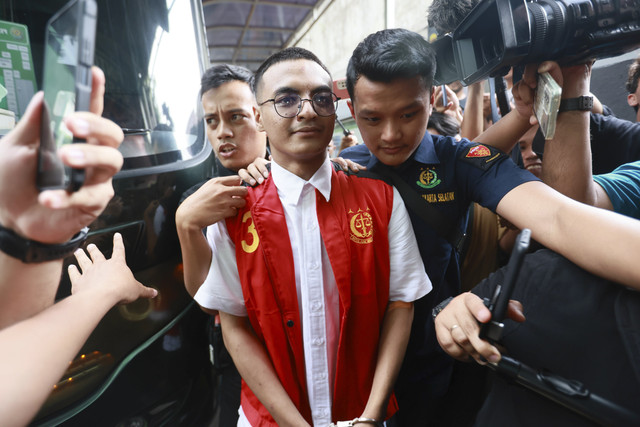 Terdakwa Vadel Badjideh saat tiba di Pengadilan Negeri Jakarta Selatan, Jakarta, Rabu, (2/7/2025). Foto: Agus Apriyanto