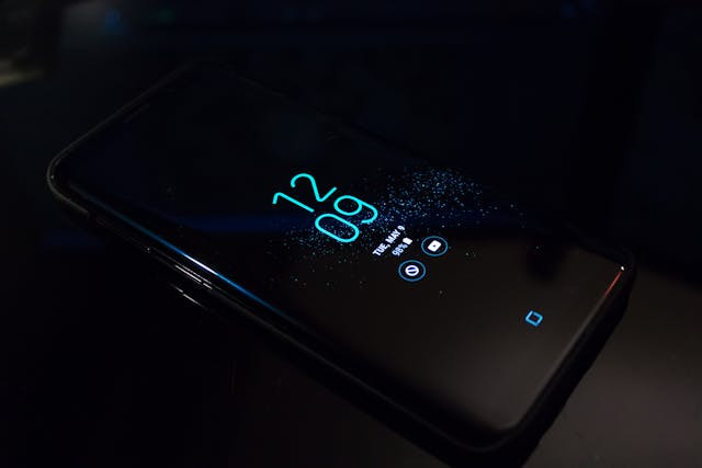 Ilustrasi Samsung Galaxy A04s. Sumber: Pexels/Nuh Erickson