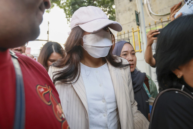 Anak Nikita Mirzani, Laura Meizani saat mendatangi Pengadilan Negeri Jakarta Selatan terkait kasus persetubuhan dibawah umur di Jakarta, Rabu (2/7/2025). Foto: Agus Apriyanto