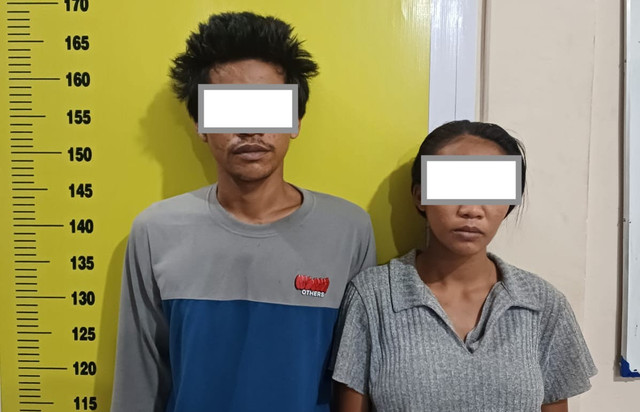Pasutri di Palembang ditangkap polisi setelah membobol sebuah rumah kosong. Foto : Dok Polsek Kalidoni Palembang