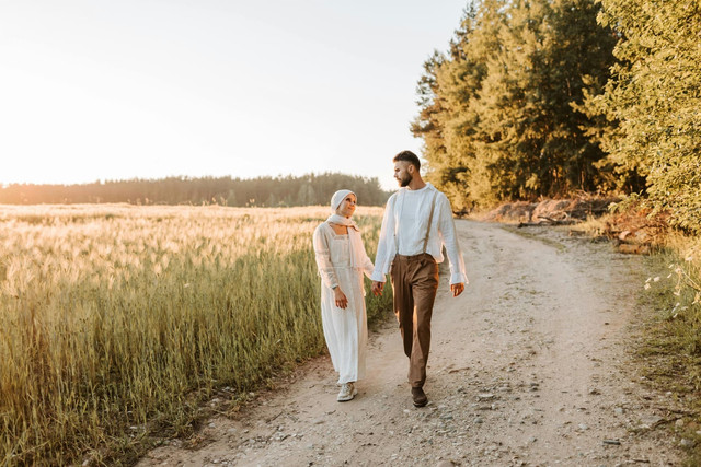 Foto oleh Vlada Karpovich: https://www.pexels.com/id-id/foto/alam-pria-laki-laki-lelaki-8528884/