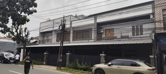 Kejaksaan Agung melelang rumah milik terpidana kasus robot trading, Doni Salmanan, di kawasan Bandung, Jawa Barat. Foto: Kejagung