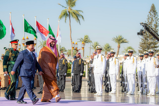 Presiden Prabowo Subianto bertemu dengan Putra Mahkota sekaligus Perdana Menteri Arab Saudi, Pangeran Mohammed bin Salman Al Saud, di Istana Al-Salam, Jeddah, Rabu (2/7). Foto: Kementerian Media Arab Saudi