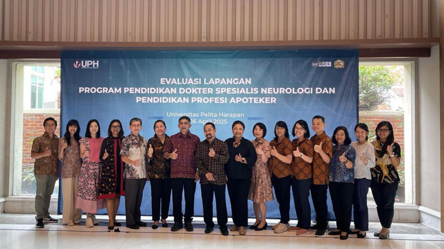 Fakultas Kedokteran Universitas Pelita Harapan (FK UPH) resmi membuka Program Pendidikan Dokter Spesialis (PPDS) Neurologi untuk menjawab kebutuhan tenaga medis spesialis saraf di Indonesia. Program ini telah mendapatkan izin operasional dari Kementerian Pendidikan Tinggi, Sains, dan Teknologi RI melalui SK No. 418/B/O/2025.
