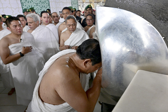 Presiden Republik Indonesia Prabowo Subianto menutup kunjungan kenegaraan di Arab Saudi dengan melaksanakan ibadah Umrah di Kota Suci Makkah pada Kamis, (3/7/2025) dini hari. Foto: Muchlis Jr - Biro Pers Sekretariat Presiden