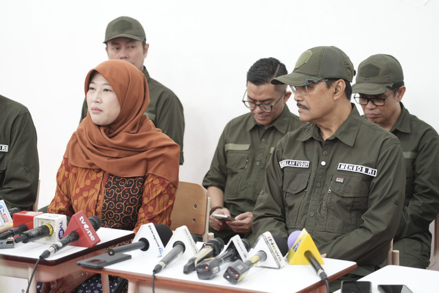 Komisioner KPAI Ai Rahmayanti bersama Mensos Saifullah Yusuf menghadiri Retret Tahap II Kepala Sekolah Rakyat di Pusdiklatbangprof Kesejahteraan Sosial Kemensos di Margaguna, Jakarta Selatan, Rabu (2/7/2025). Foto: Dok. Kemensos