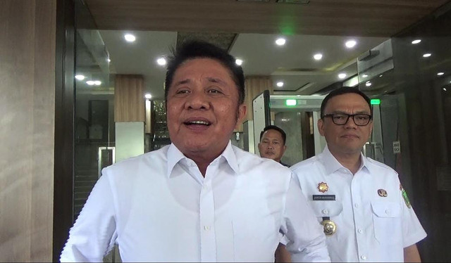 Gubernur Sumsel, Herman Deru usai menerima audiensi Bupati Empat Lawang Joncik Muhammad di Kantor Gubernur Sumsel. Foto : Abdullah Toriq/Urban Id