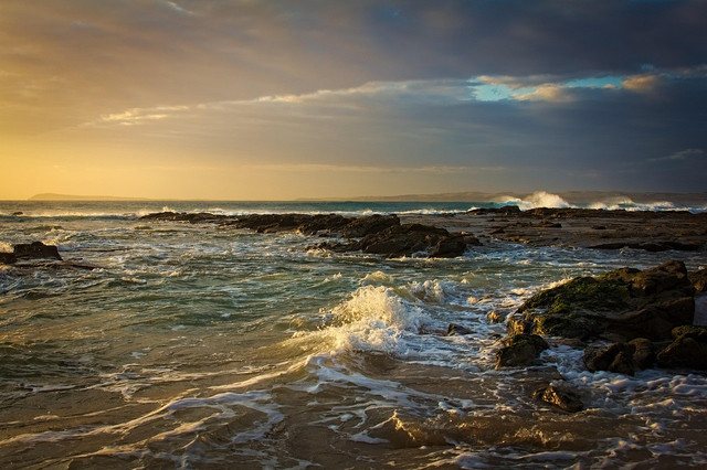 Ilustrasi Pantangan ke Pelabuhan Ratu, Foto: Pixabay/Aussiepics