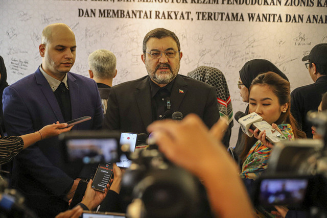 Duta Besar Iran untuk Indonesia Mohammad Boroujerdi di Kediaman Duta Besar Iran untuk Indonesia di kawasan Menteng, Jakarta, Kamis (3/7/2025). Foto: Iqbal Firdaus/kumparan
