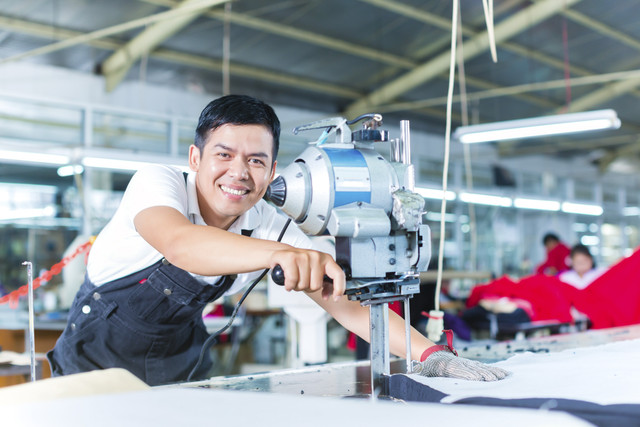 Ilustrasi pekerja migran Indonesia. Foto: Kzenon/Shutterstock