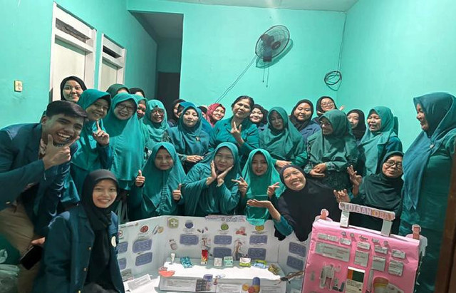 Gambar 1. Dokumentasi Asli Project Edukasi : Mahasiswa D3 Keperawatan Universitas Airlangga