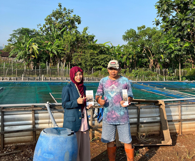 Kegiatan Edukasi Pengobatan Penyakit Ikan Lele dan Dokumentasi dengan Pembudidaya Ikan.