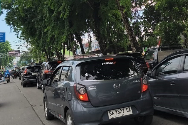 Suasana di Jalan Raya SM Raja, Kota Medan, Sumut, Jumat (4/7/2025). Foto: Tri Vosa/kumparan