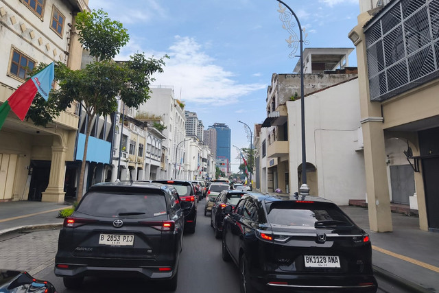 Suasana di kawasan heritage Kesawan, Kecamatan Medan Kota, Kota Medan, Sumut, Jumat (4/7/2025). Foto: Tri Vosa/kumparan