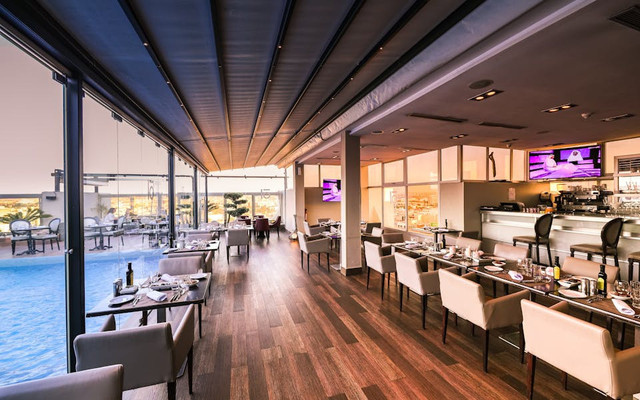 Restoran di AEON Sentul. Foto hanya ilustrasi, bukan sebenarnya. Sumber: pexels.com/Zak Chapman