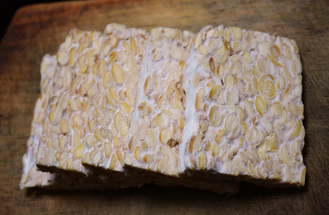 Ilustrasi Cara mengiris keripik tempe. Foto: Pixabay.com/mochawalk