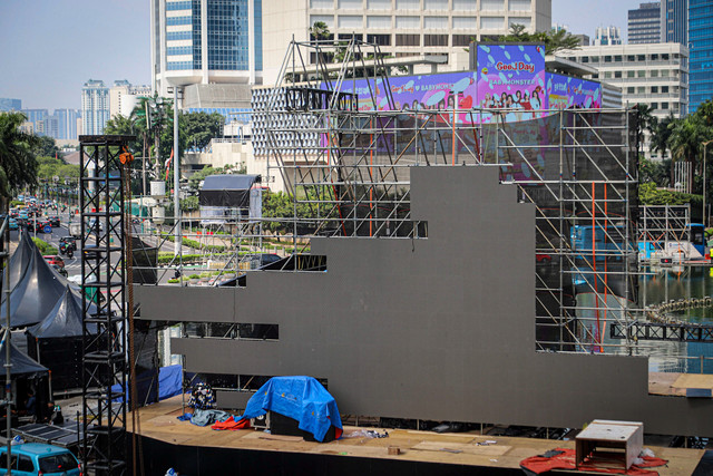 Panggung acara menghiasi Bundaran HI, Jakarta, Jumat (4/7/2025). Foto: Iqbal Firdaus/kumparan