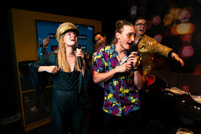 Restoran yang Ada Karaoke Room di Tangerang. Foto hanya ilustrasi, bukan tempat sebenarnya. Foto: dok. Unsplash/Singa Karaoke