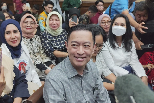 Mantan Mendag Tom Lembong tiba jelang sidang lanjutan di Pengadilan Tipikor Jakarta, Jumat (4/7/2025). Foto: Jonathan Devin/kumparan