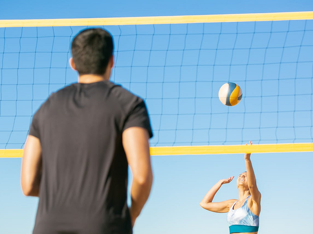 Ilustrasi game untuk rombongan di pantai. Sumber: pexels.com/kampus.