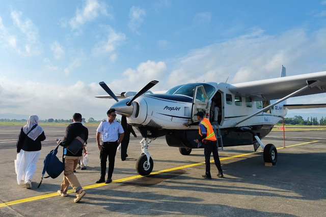 Penerbangan perdana Susi Air rute Yogyakarta-Karimunjawa (Pp), Jumat (4/7/2025). Foto: Arfiansyah Panji Purnandaru/kumparan