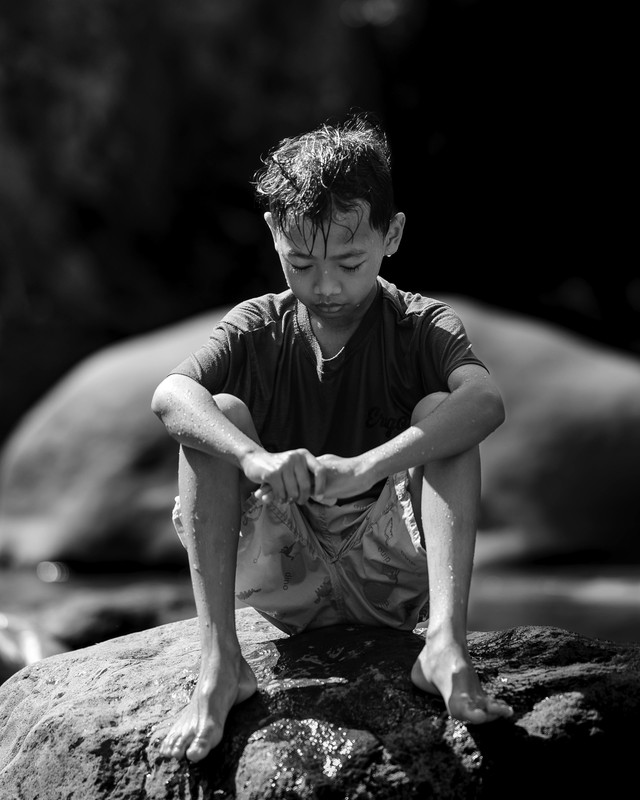 Ilustrasi seorang anak yang sedang merenung. Foto:Pexels.com