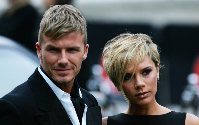 Pemain sepak bola Inggris David Beckham dan istrinya Victoria tiba untuk menghadiri penghargaan Sports Industry di London, 29 Maret 2007. Foto: AFP/CARL DE SOUZA