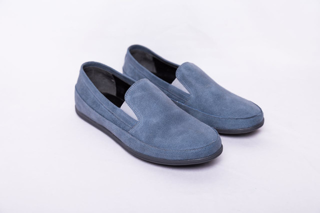 Ilustrasi cara merawat sepatu suede. Sumber: pexels.com/Collab Media