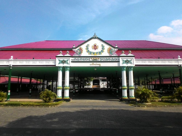 Kompleks Kraton Yogyakarta adalah pusat budaya dan sejarah yang mencerminkan identitas lokal kuat dan aset penting dalam diplomasi kota. Foto: Pemda DIY