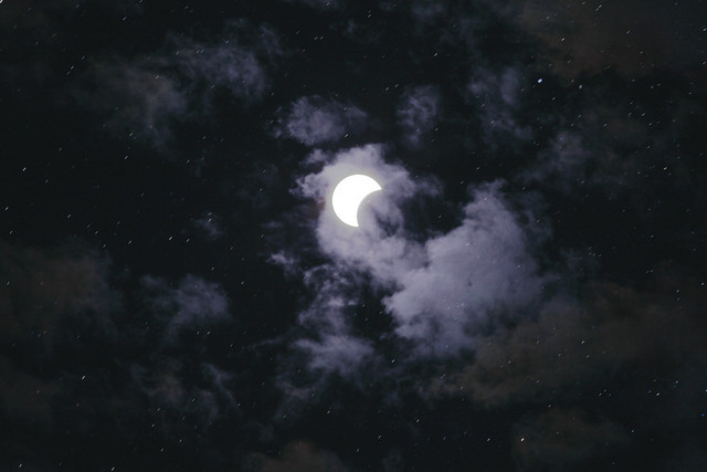 Ilustrasi langit di malam hari. Foto: Unsplash.com