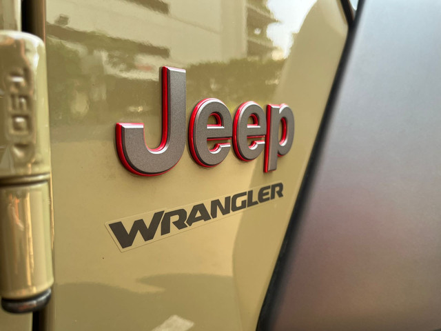 Logo Jeep Wrangler (JL). Foto: Syahrul Ghiffari/kumparan