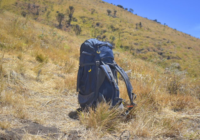 merk tas gunung lokal terbaik. Foto adalah tas gunung. Sumber: Pixabay