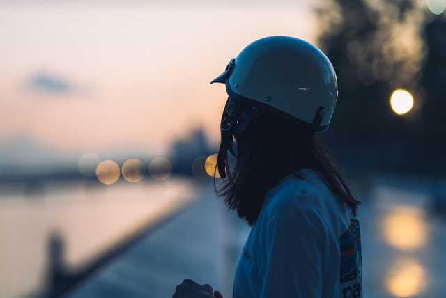 Ilustrasi helm untuk wanita berhijab. Sumber: Pixabay