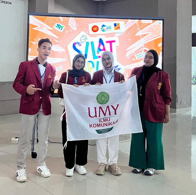 Mahasiswa Ilmu Komunikasi UMY hadir di SILAT APIK PTMA 2025 Cirebon. (Dok; pribadi)