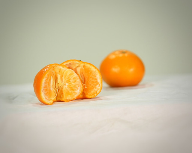 Ilustrasi Cara Mengupas Jeruk Sunkist dengan Aman dan Tepat, Unsplash/Muneer ahmed ok