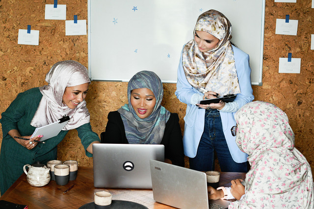 https://www.pexels.com/photo/women-working-together-8938267/