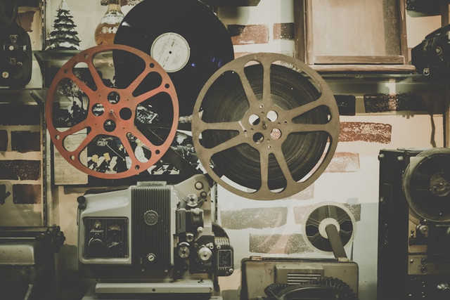 Ilustrasi Daftar Film Yandy Laurens, Foto:Unsplash/Noom Peerapong