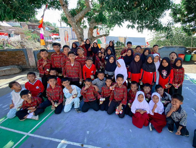 Dok. Pribadi: Siswa SDN Tepal, Kecamatan Batu Lanteh pasca olah raga sebelum belajar
