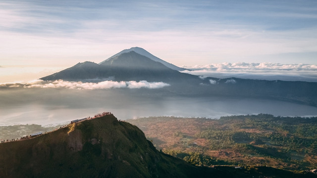 Ilustrasi Pantangan Naik Gunung Slamet. Foto: Unsplash/ Juan Cruz Mountford