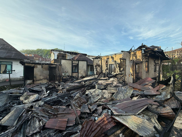 Kondisi 3 buah rumah yang terbakar, Jalan Merdeka, Gang Baru. Foto: Rabiansyah/Hi!Pontianak