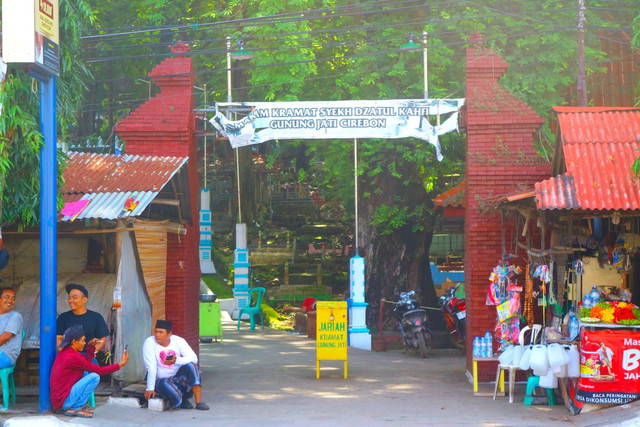 Suasana Makam Sunan Gunung Jati di tahun 2025. Foto: Shutterstock