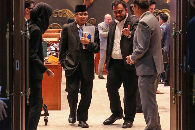 Calon Dubes RI untuk Amerika Serikat Dwisuryo Indroyono Soesilo (tengah) berjalan keluar ruangan usai mengikuti Uji Kelayakan dan Kepatutan (Fit and Proper Test) dengan Komisi I DPR RI Foto: Asprilla Dwi Adha/ANTARA FOTO