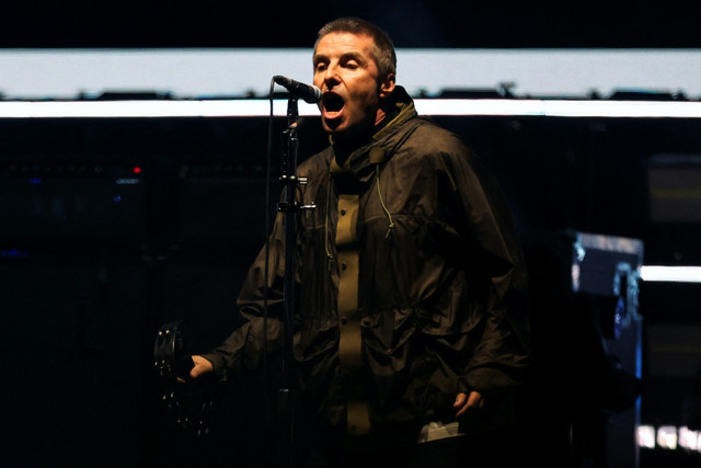 Penampilan Grup Musik Oasis saat lakukan konser reuni. Foto: Suzanne Plunkett/ REUTERS